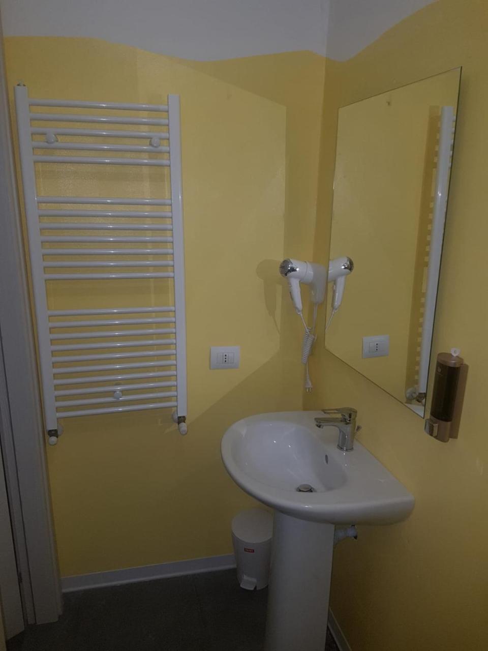 Bed and Breakfast Bed Rho Stazione Zewnętrze zdjęcie